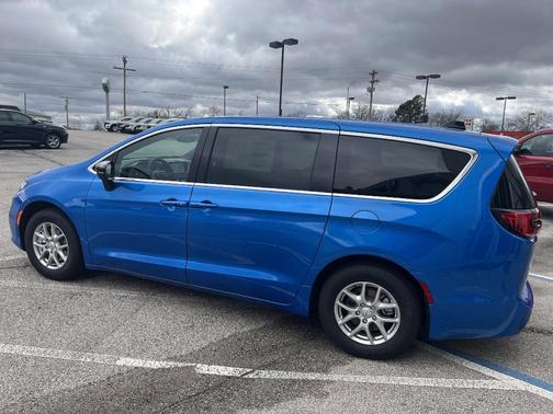 Hydro Blue Pearlcoat 2026 Chrysler Pacifica Select