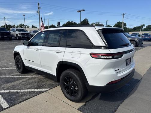 2025 Jeep Grand Cherokee Laredo