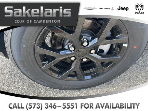 Bright White Clearcoat 2026 Jeep Grand Cherokee Laredo