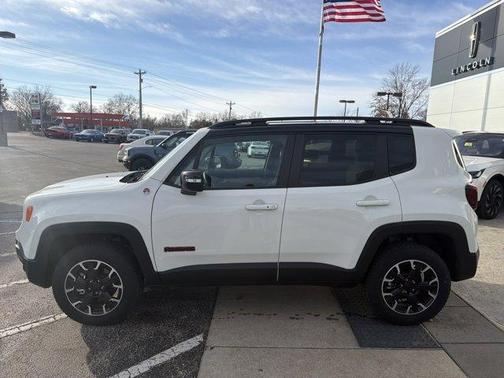 2023 Jeep Renegade Trailhawk