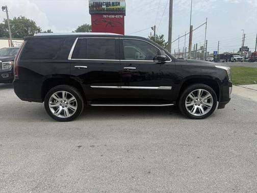 2017 Cadillac Escalade Luxury