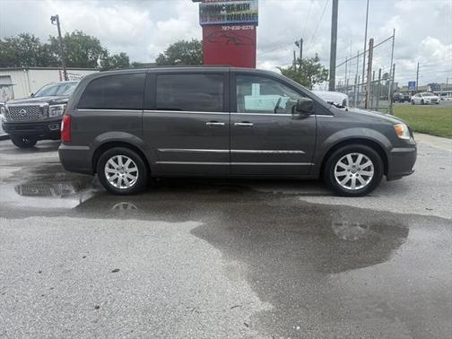 2016 Chrysler Town & Country Touring