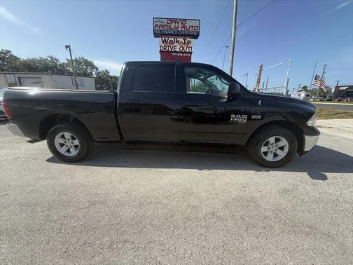 2019 RAM 1500 SLT