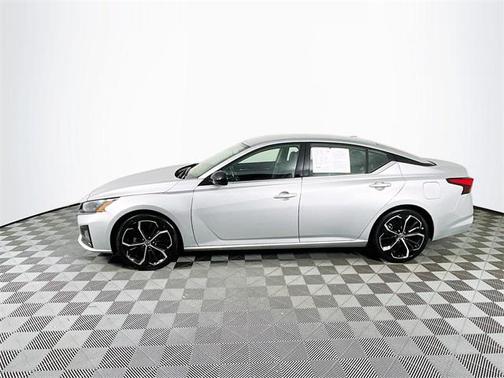 2023 Nissan Altima SR FWD