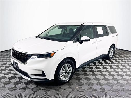 2024 Kia Carnival LX