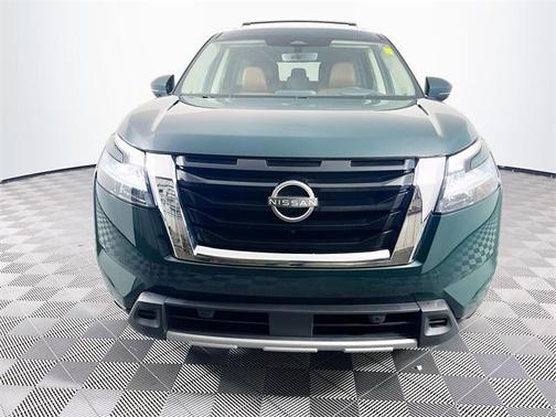 2023 Nissan Pathfinder Platinum FWD