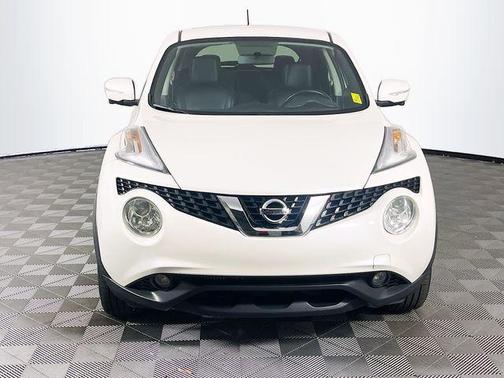 White Pearl 2016 Nissan Juke SL