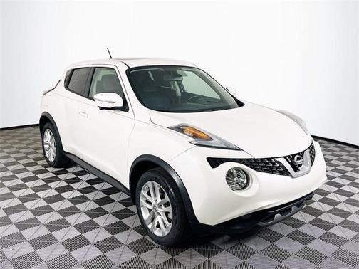 White Pearl 2016 Nissan Juke SL