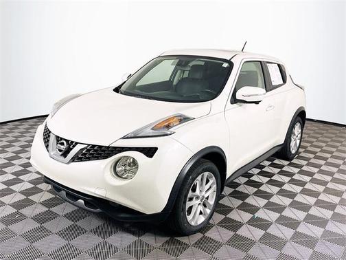 White Pearl 2016 Nissan Juke SL