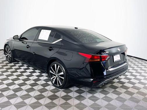 Super Black Clearcoat 2022 Nissan Altima SR FWD