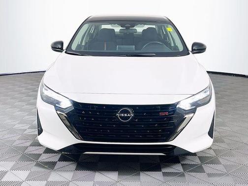 Aspen White Tricoat/Super Black 2024 Nissan Sentra SR