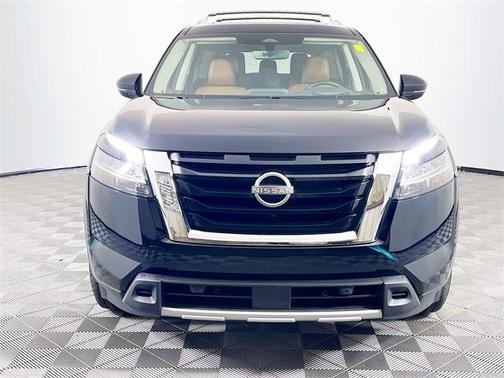 2024 Nissan Pathfinder Platinum FWD