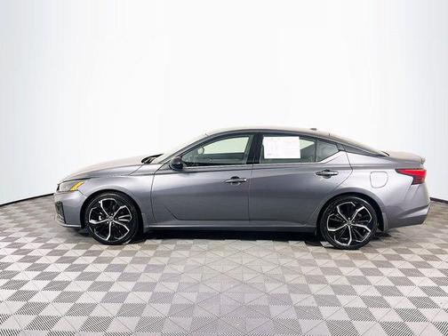 Gun Metallic 2023 Nissan Altima SR FWD