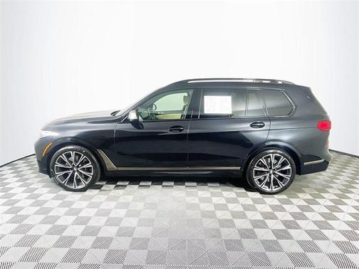 2022 BMW X7 M50i