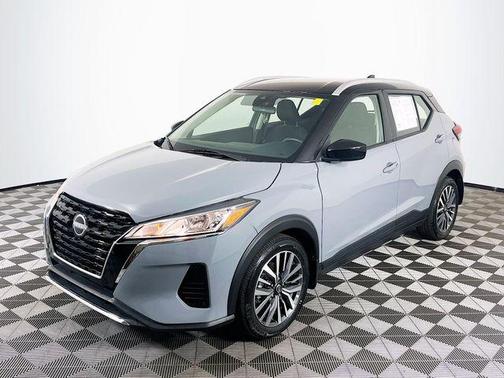 Gray/Super Black 2024 Nissan Kicks SV