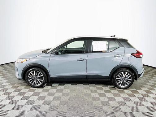 Gray/Super Black 2024 Nissan Kicks SV