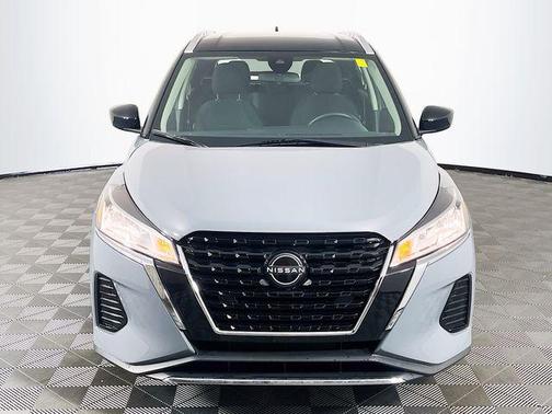Gray/Super Black 2024 Nissan Kicks SV