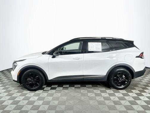 Glacier White Pearl/Ebony Black Roof 2023 Kia Sportage S