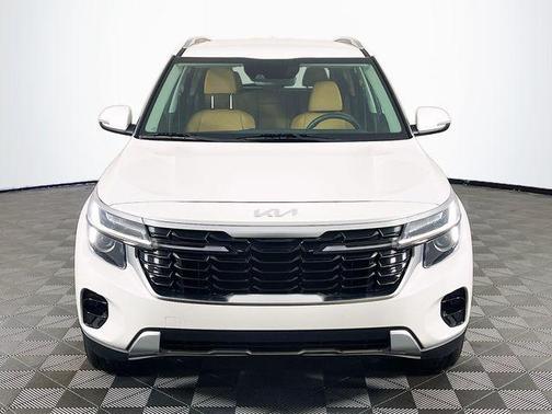 Snow White Pearl 2024 Kia Seltos EX