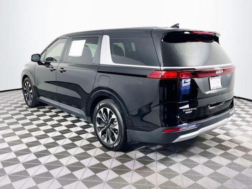 2024 Kia Carnival EX