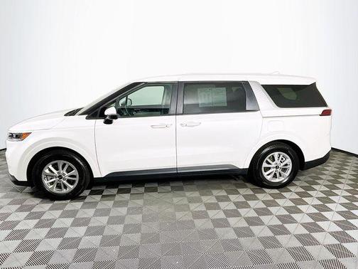 Snow White Pearl 2023 Kia Carnival LX