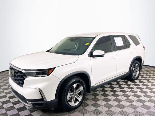 Platinum White Pearl 2023 Honda Pilot AWD EX-L 7 Passenger