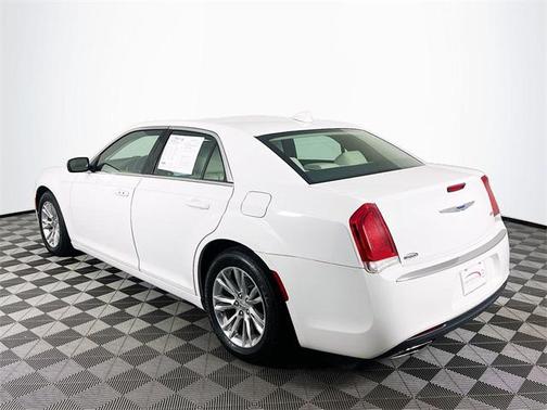 2019 Chrysler 300 Touring
