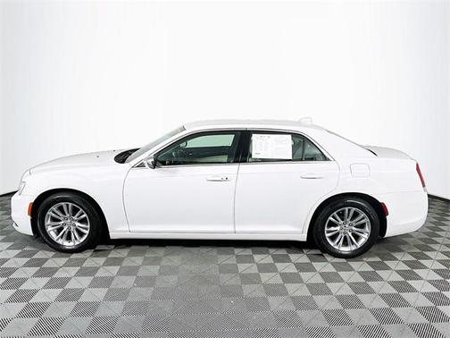 2019 Chrysler 300 Touring