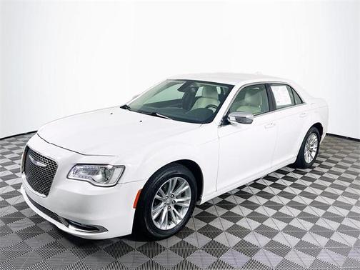 2019 Chrysler 300 Touring