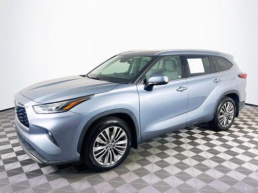 Moon Dust 2021 Toyota Highlander Platinum