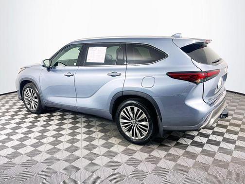 Moon Dust 2021 Toyota Highlander Platinum