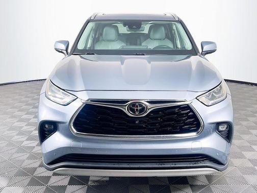 Moon Dust 2021 Toyota Highlander Platinum