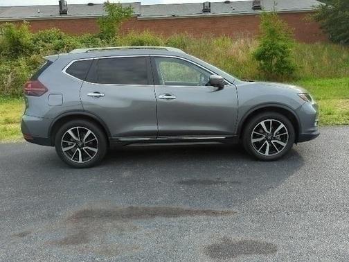 Photo 2 of 2 of 2019 Nissan Rogue SL
