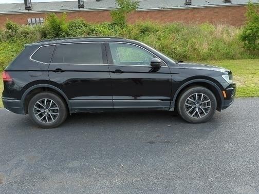 Photo 2 of 2 of 2020 Volkswagen Tiguan 2.0T SE