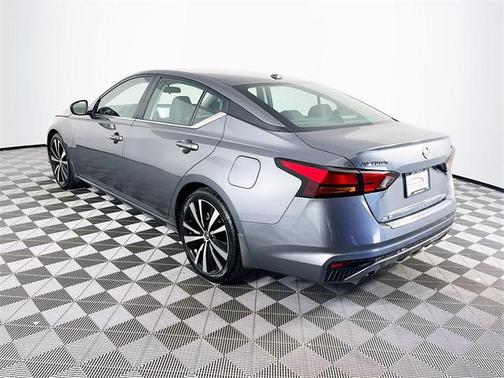 2022 Nissan Altima SR FWD