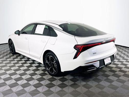 Snow White Pearl 2025 Kia K5 GT-Line