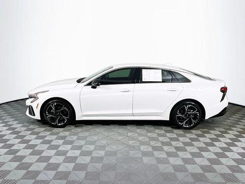 Snow White Pearl 2025 Kia K5 GT-Line