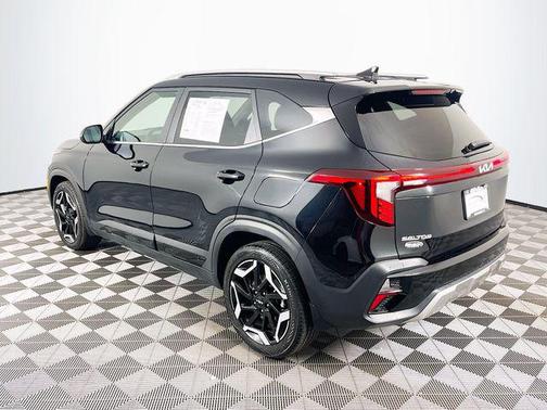 Fusion Black 2024 Kia Seltos SX Turbo