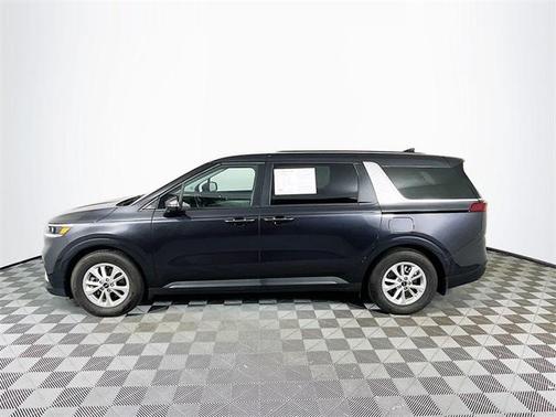 2023 Kia Carnival LX