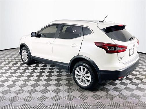 2022 Nissan Rogue Sport SV