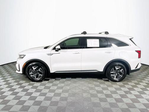 Snow White Pearl 2022 Kia Sorento Hybrid S