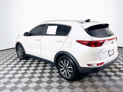 Snow White Pearl 2017 Kia Sportage EX