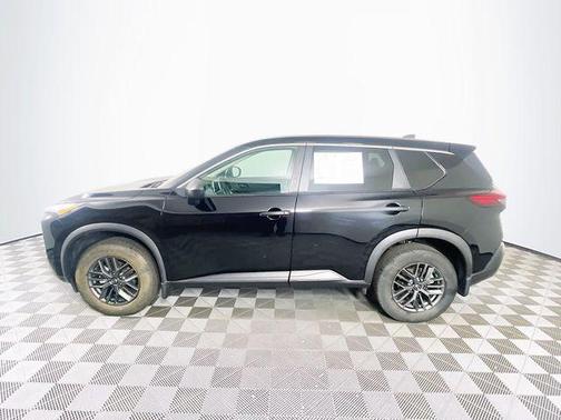 Super Black 2022 Nissan Rogue S