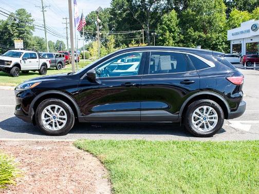 AGATE BLACK METALLIC 2022 Ford Escape SE