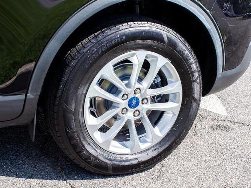 AGATE BLACK METALLIC 2022 Ford Escape SE