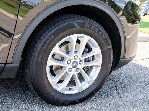 AGATE BLACK METALLIC 2022 Ford Escape SE