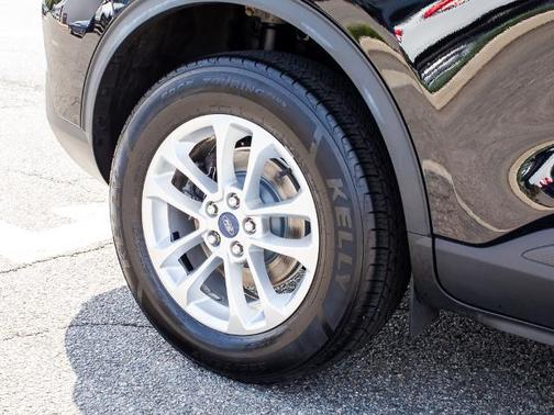 AGATE BLACK METALLIC 2022 Ford Escape SE