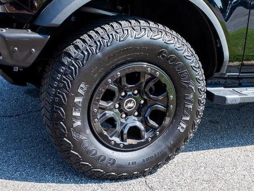 SHADOW BLACK 2022 Ford Bronco WILDTRAK