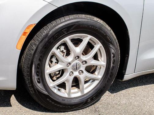 Silver Mist Clearcoat 2023 Chrysler Pacifica TOURING L