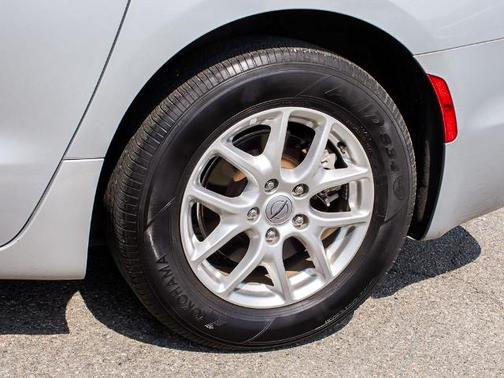 Silver Mist Clearcoat 2023 Chrysler Pacifica TOURING L